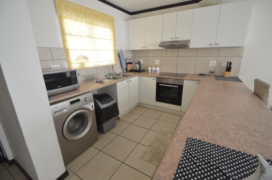 To Let 2 Bedroom Property for Rent in Bowtie Western Cape